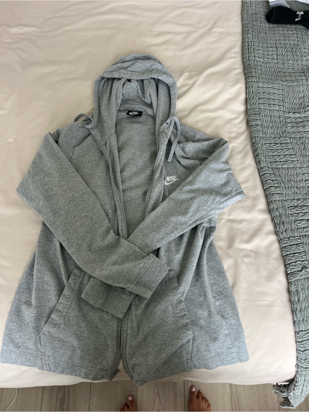 Nike Men’s Light Gray Full-Zip Hoodie Sweatshirt